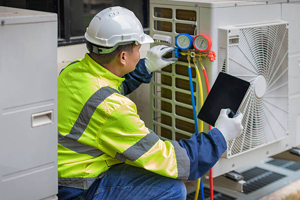 Professional Hvac technician working in Raymondville, TX